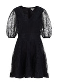 Schwarzes Spitzenkleid mit V-Ausschnitt, puffierten transparenten Ärmeln, tailliertem Oberteil und einem ausgestellten Rock mit Spitzenüberzug, versehen mit einem verdeckten Reißverschluss auf der Rückseite.