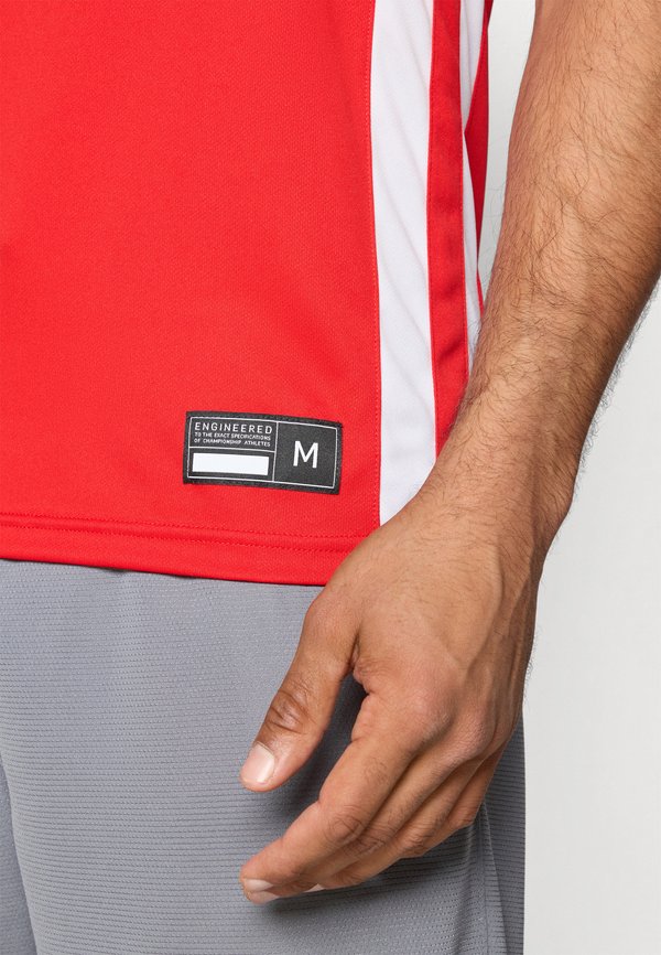 Nike Performance