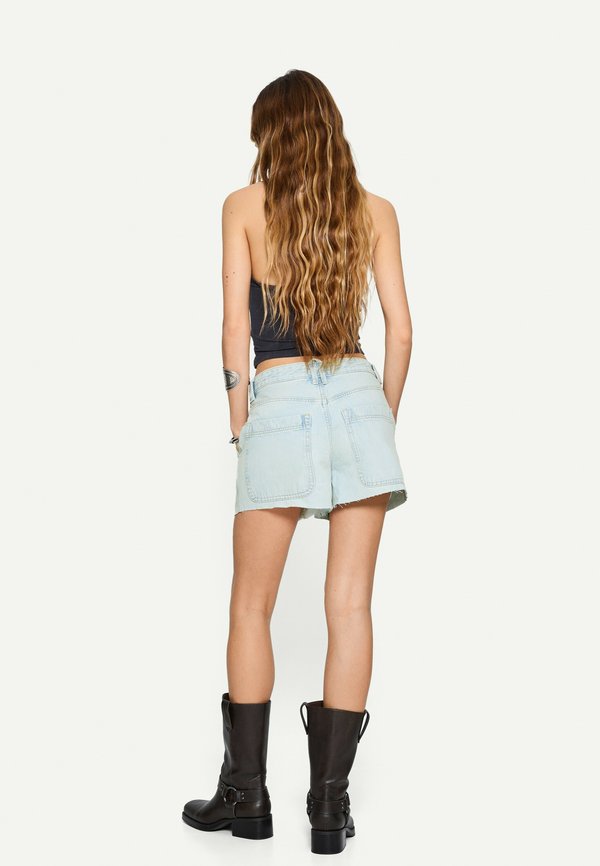 Bershka SKATER BERMUDA