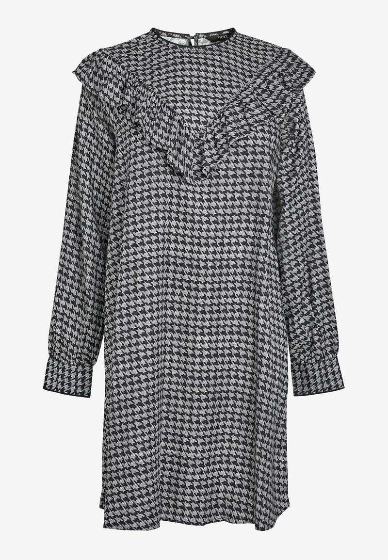 Schwarz-weißes Hahnentrittmuster-Kleid mit langen Ärmeln, Rüschenausschnitt und Manschettendetails. Aus weichem Stoff mit einer lässigen Silhouette gefertigt.