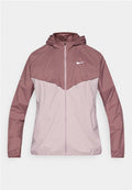 Nike Windbreaker-Jacke mit zweifarbiger Gestaltung in Mauve und Hellrosa, aus leichtem Material mit Kapuze und Frontreißverschluss.