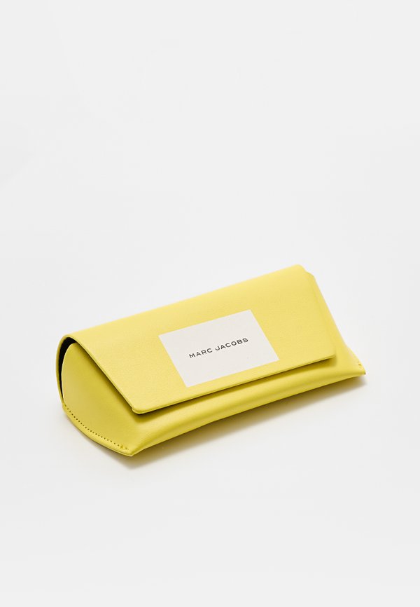 MARC JACOBS