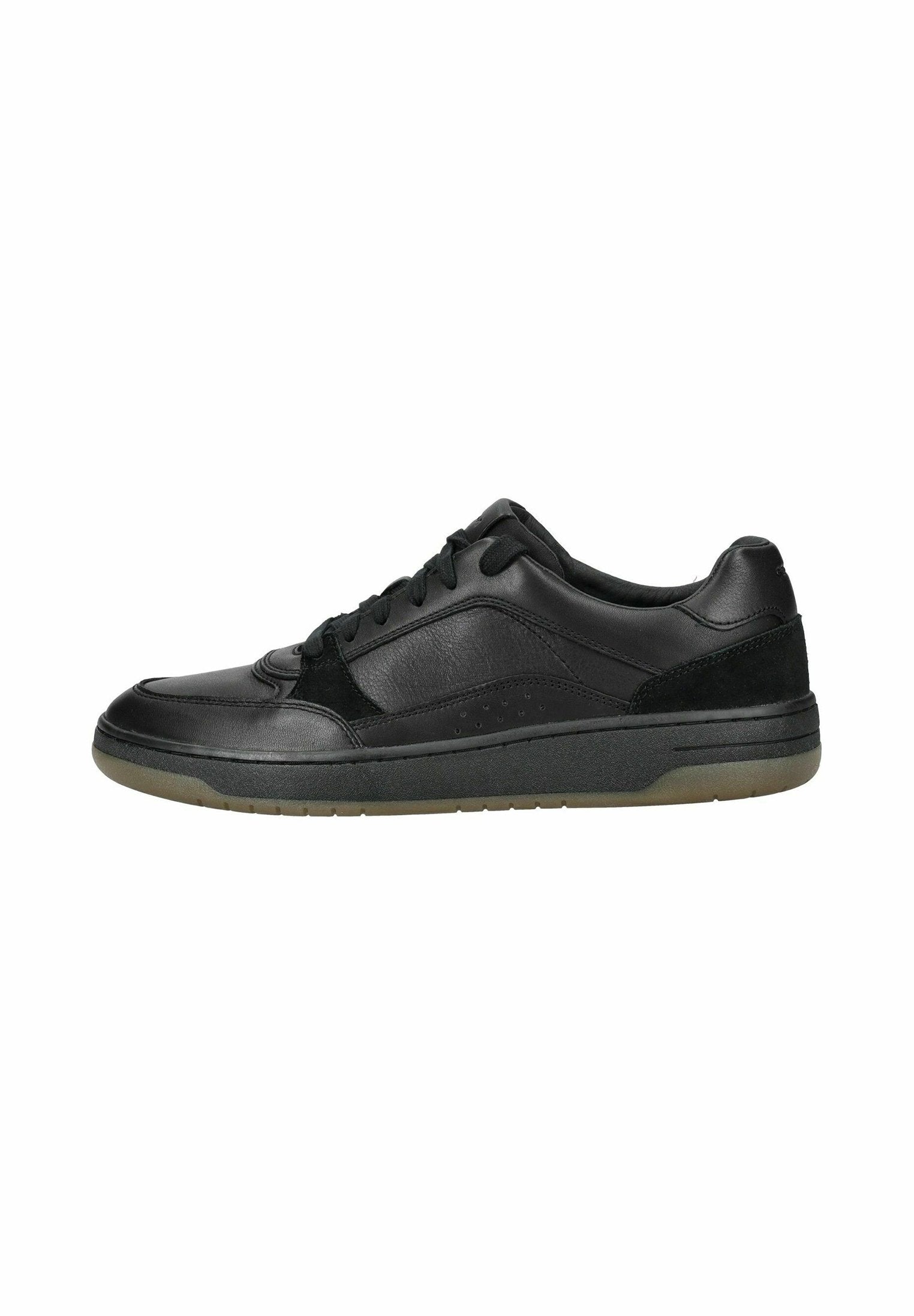 Schwarzer Sneaker mit Obermaterial aus Leder und Suede-Akzenten, ausgestattet mit einer Schnürung, gepolstertem Kragen und einer strukturierten Gummisohle für optimalen Halt.