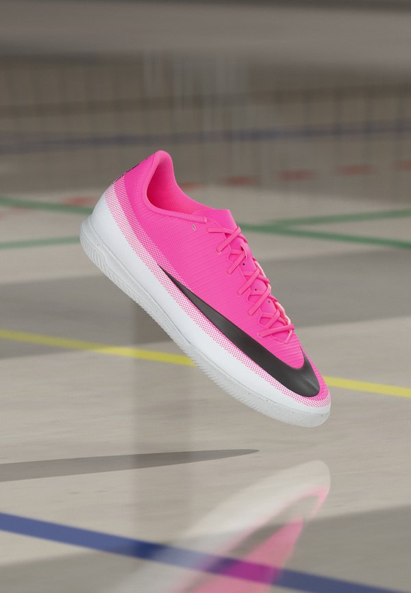 Nike Performance VAPOR 17 CLUB IC UNISEX - Indoor football boots - white/black/hyper pink