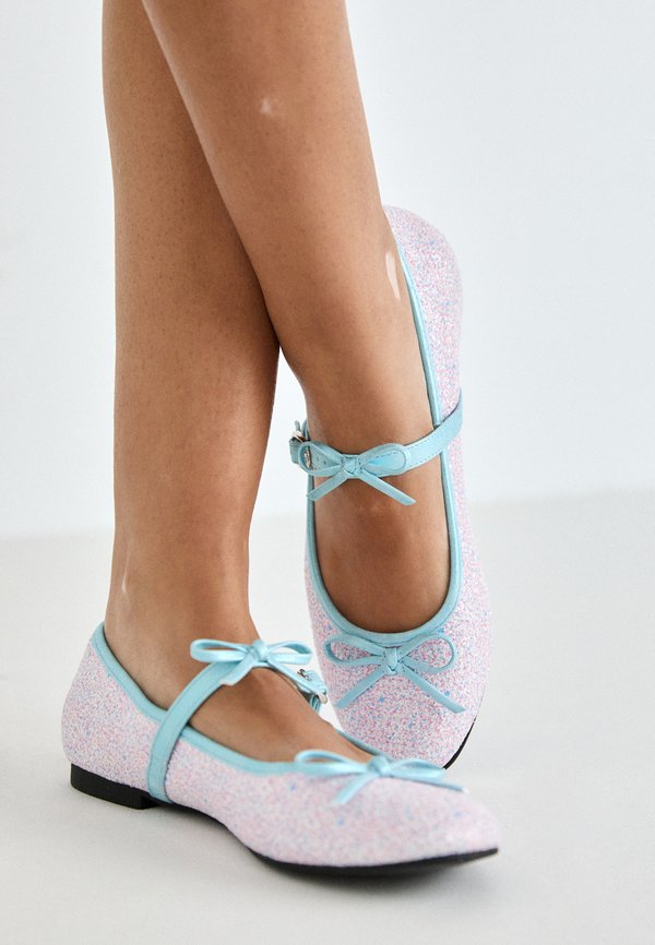Koi Footwear TWINKLES GLITTERY