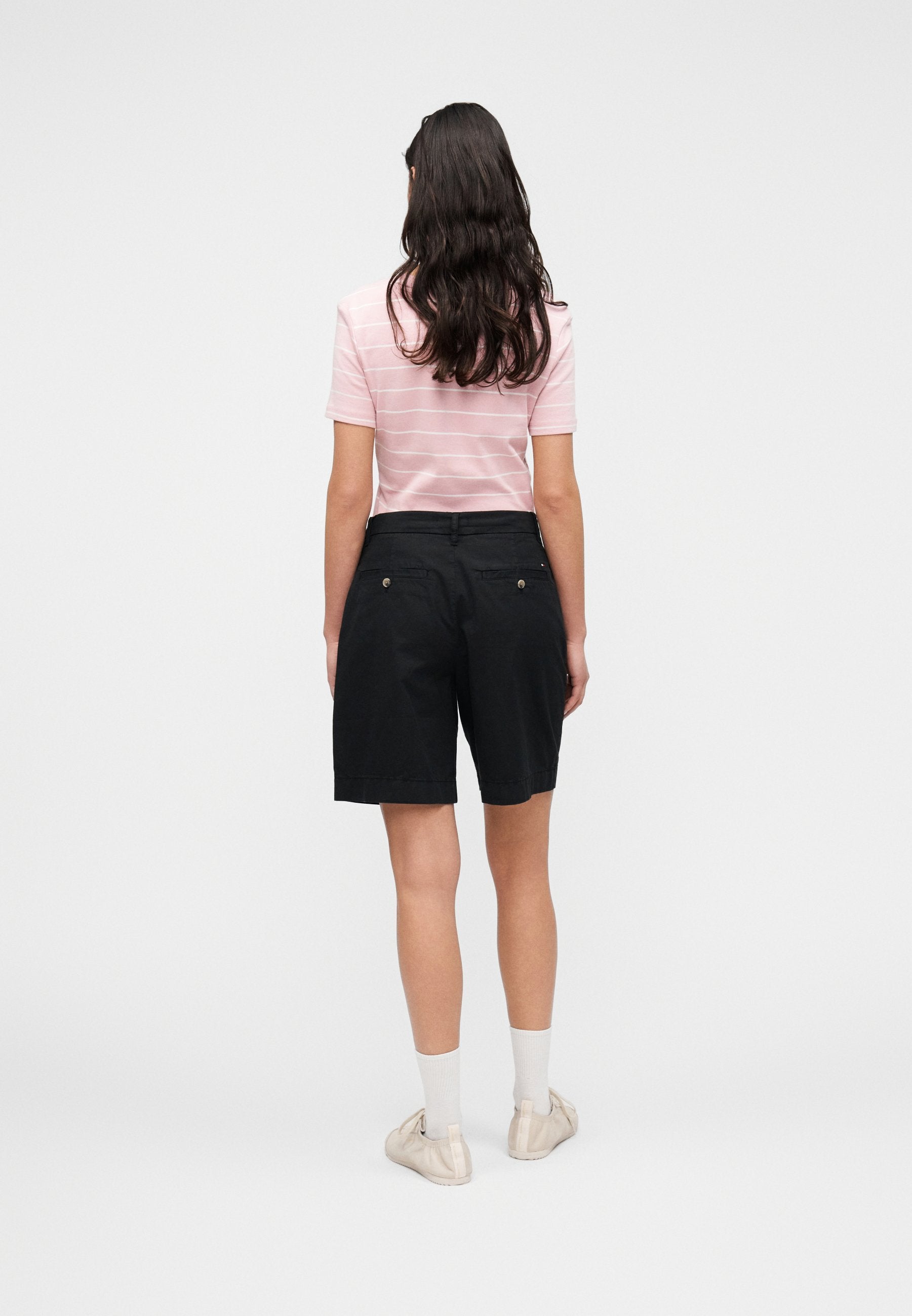 WASHED REGULAR CHINO SHORTS Media 4