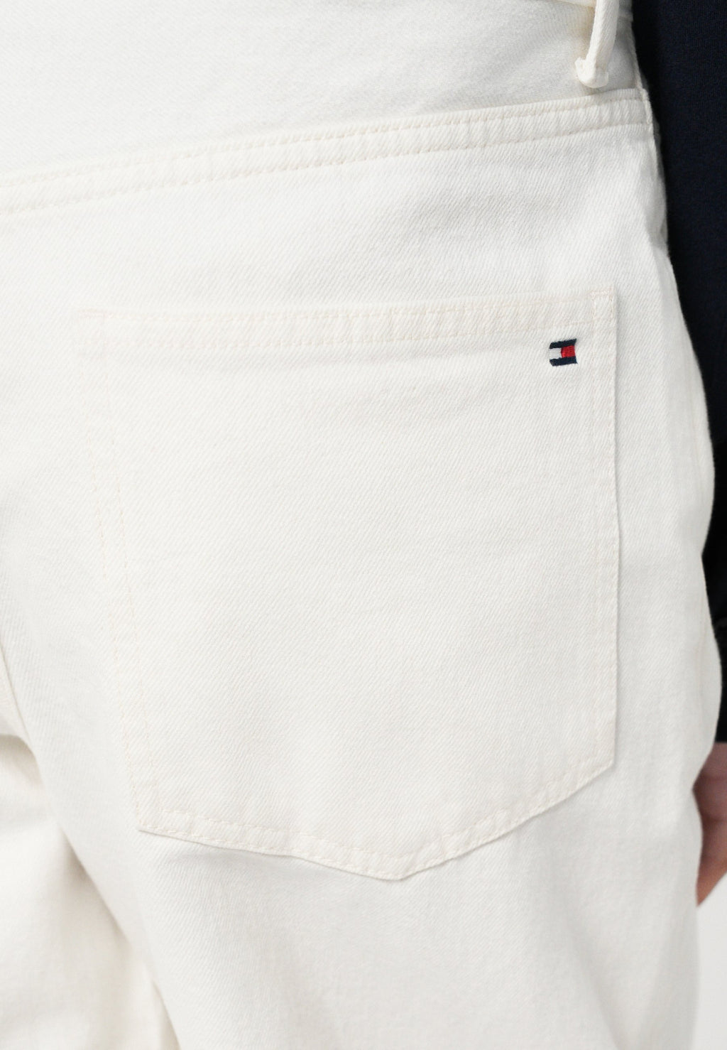 MID RISE TAPERED BARREL LEG WHITE JEANS Media 6