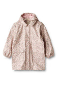 Leichter, rosa Regenschutz mit Kapuze, elastischen Bündchen und zwei Fronttaschen. Verziert mit einem dezenten Blumenmuster auf dem gesamten Stoff.