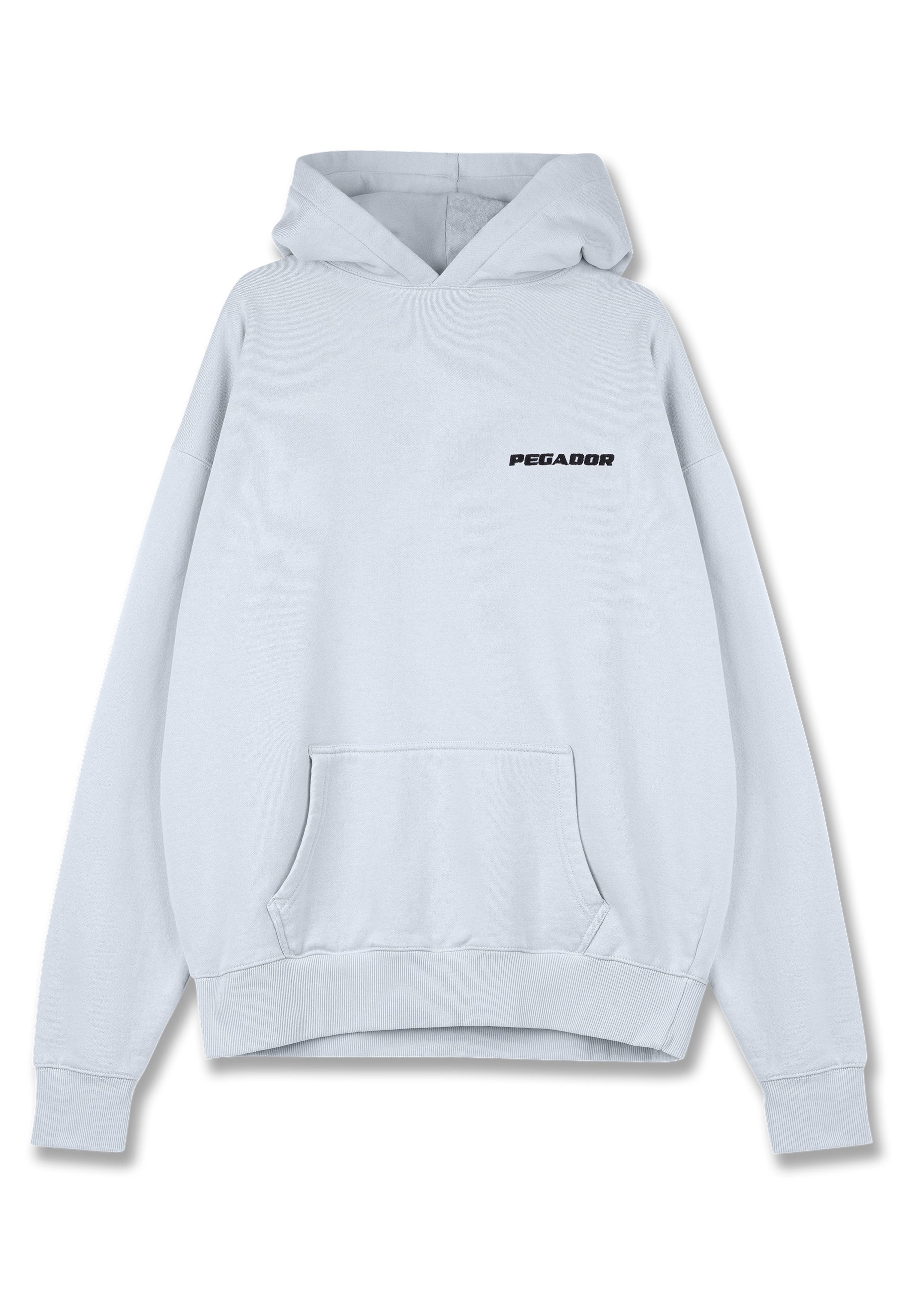 Hellblaues Hoodie aus weichem Stoff. Verfügt über eine frontale Kängurutasche, ribbelte Bündchen und Saum sowie ein schwarzes "PEGADOR"-Logo auf der Brust.