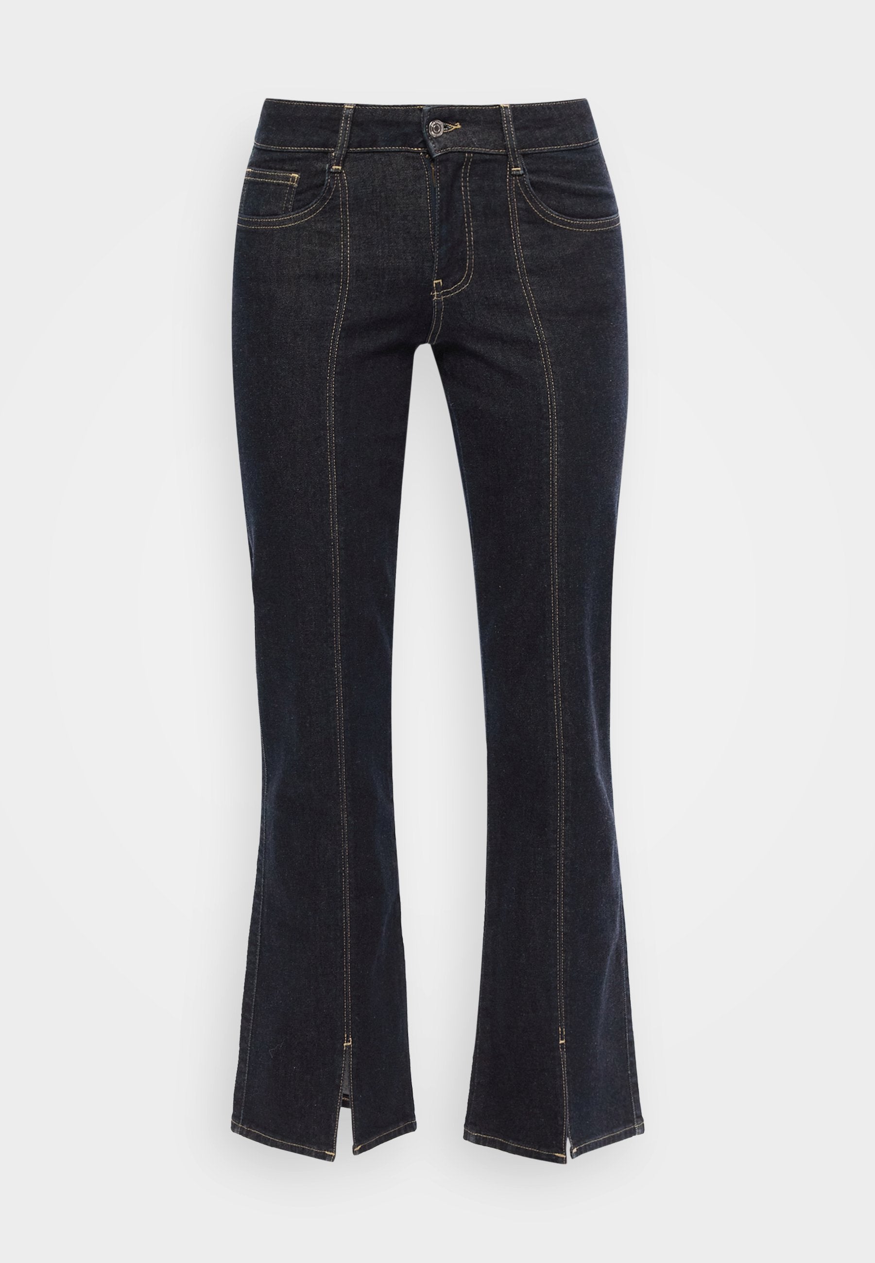 Dunkelblaue Jeans im Bootcut-Stil mit vorderen Taschen, sichtbaren Nähten und gespaltenen Säumen am unteren Ende. Mit einem klassischen Bund und einem Metallknopf versehen.