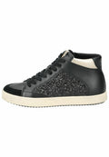 Schwarze High-Top-Sneaker aus Leder mit Glitzerakzenten an den Seiten, cremefarbener Gummisohle und schwarzen Schnürsenkeln. Strukturiertes Zehenkappen.