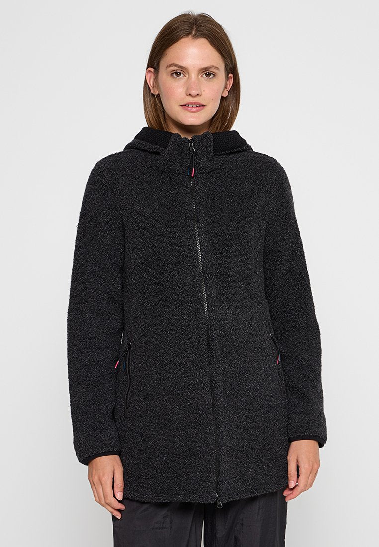 Schwarzer Fleece-Mantel mit durchgehendem Reißverschluss, Kapuze und Seitentaschen. Ausgestattet mit einem strukturierten Stoff und einem kontrastierenden Innenfutter rund um die Kapuze.