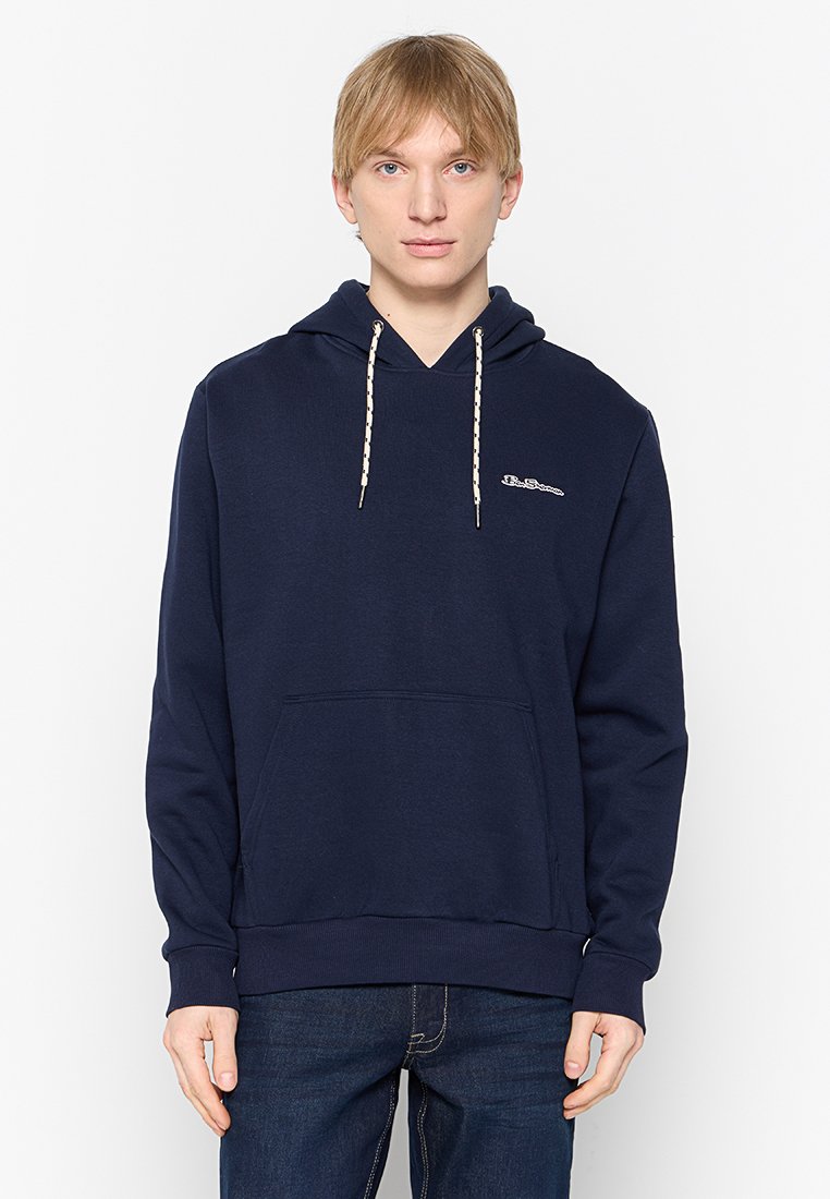 Kapuzenpullover in Marineblau aus weichem Material, mit einer Vordertasche, verstellbaren Kordeln und einem Logo auf der linken Brustseite.