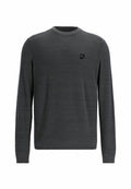 Grauer Pullover mit langen Ärmeln, der ein strukturiertes Strickdesign, einen runden Ausschnitt und ein kleines schwarzes Logo auf der Brust besitzt.