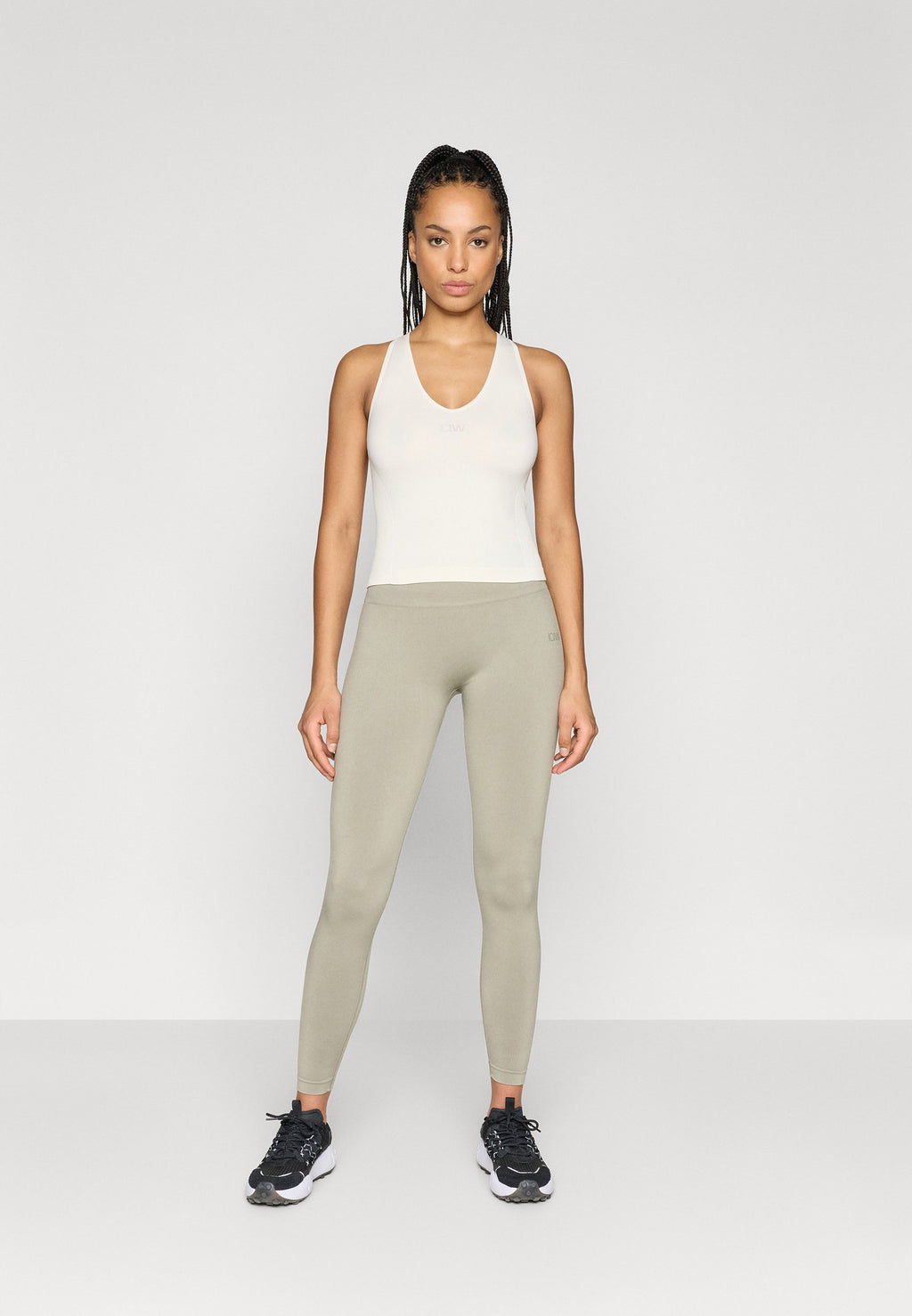 ICANIWILL SCULPT SEAMLESS V NECK TANK