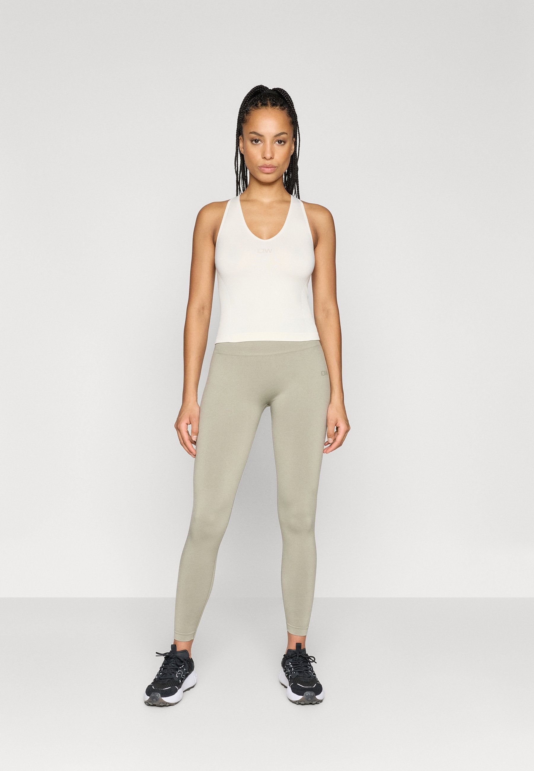 ICANIWILL SCULPT SEAMLESS V NECK TANK