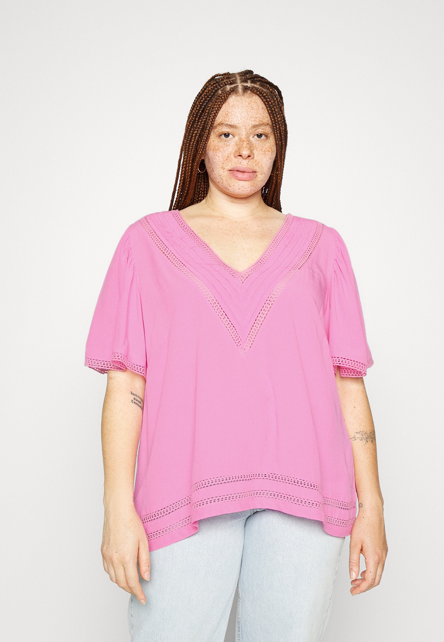 EVOKED VILA VIVISIA V NECK 2/4 SLEEVE