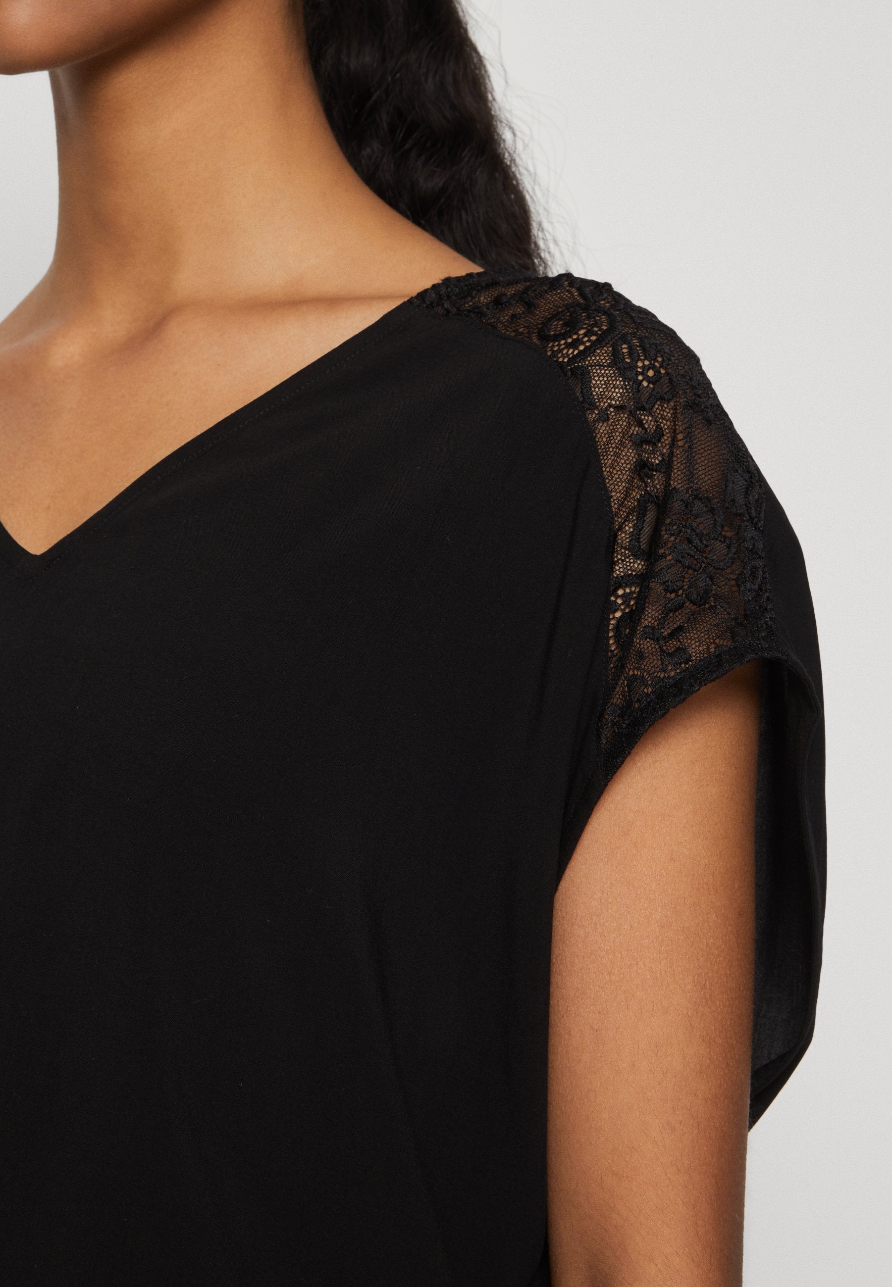 Vero Moda Petite VMRUSK V NECK