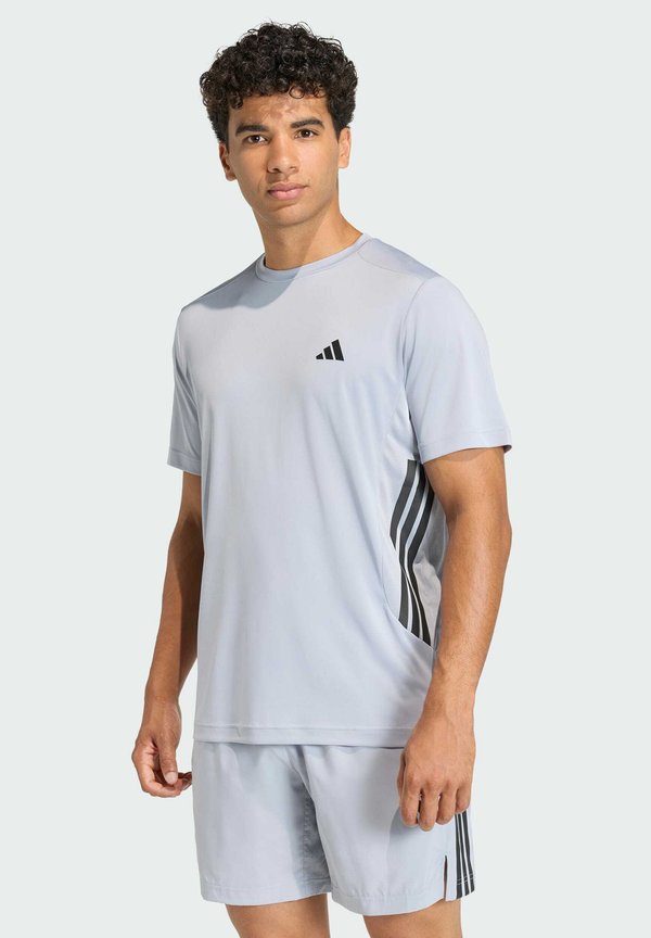 adidas Performance TECH ESSENTIALS WORKOUT 3 STRIPES - Sports T-shirt - halo silver