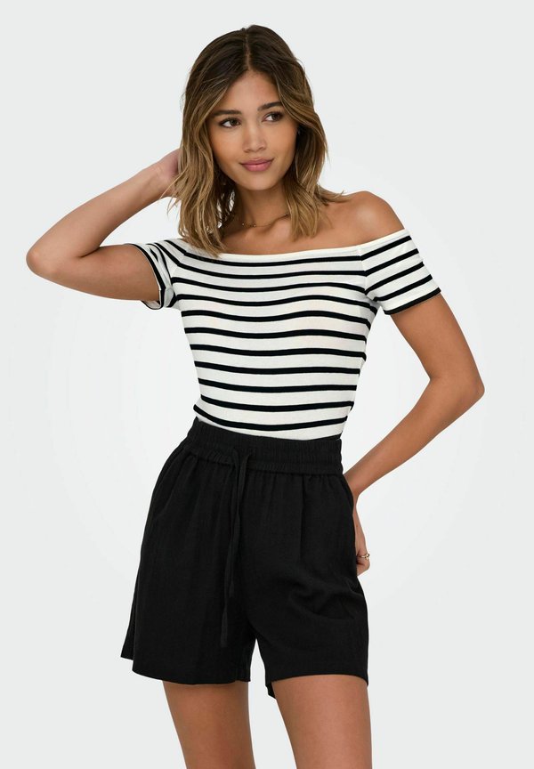 ONLY ONLLUCA - Basic T-shirt - cloud dancer