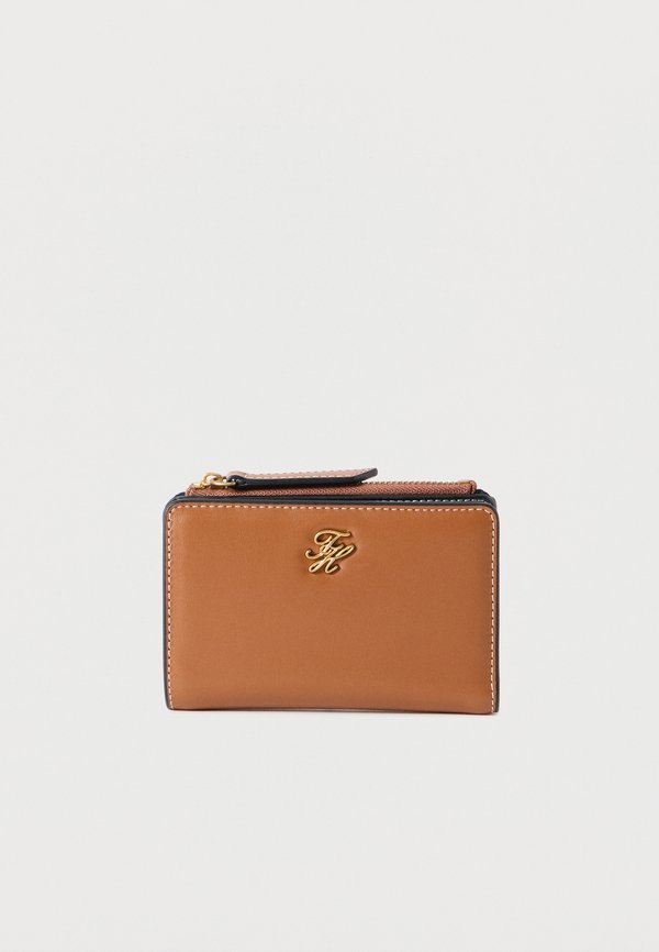 Tommy Hilfiger LOGO PLAQUE LEATHER BIFOLD WALLET - Wallet - cognac