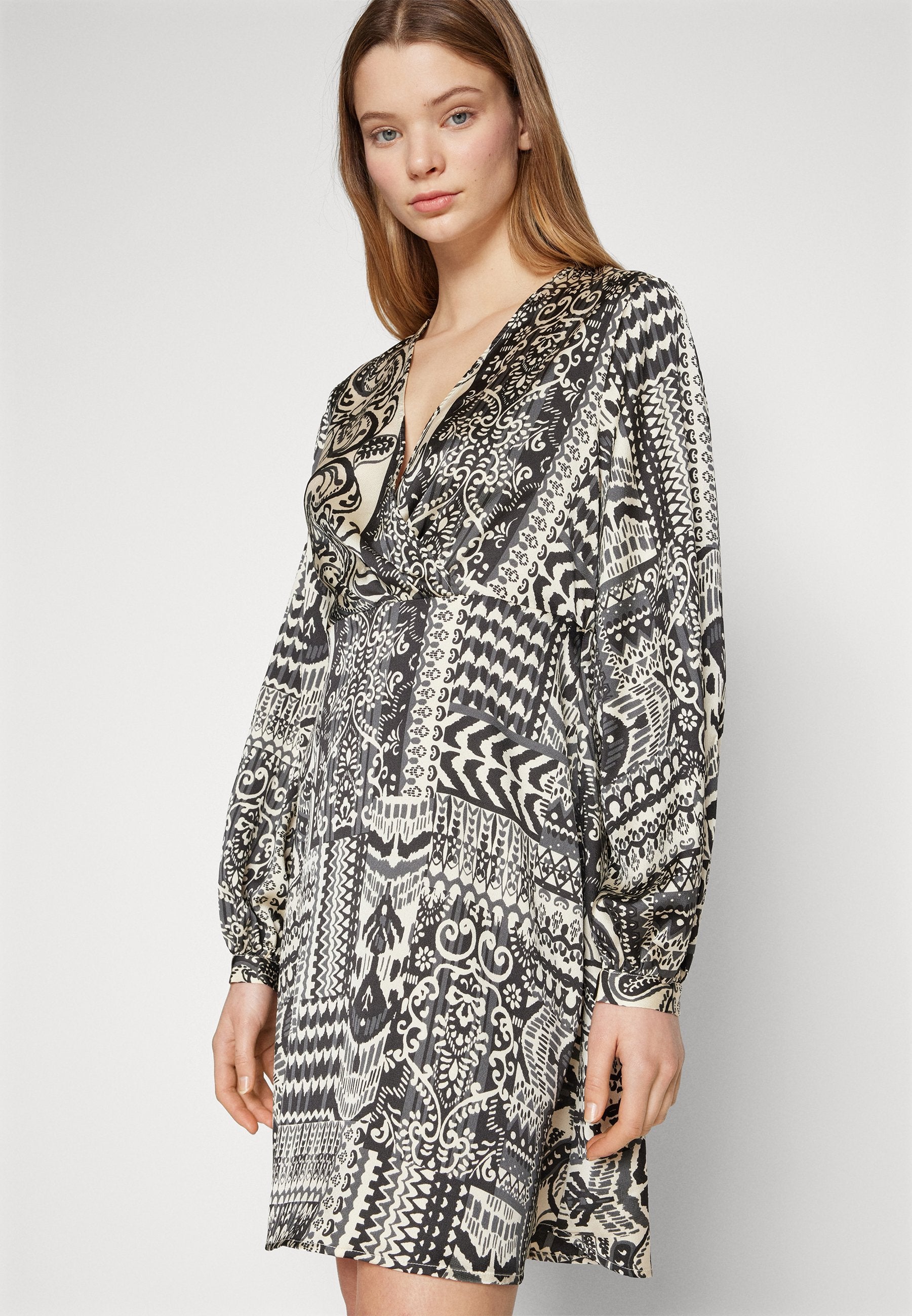 VILA VIFULMA V-NECK SHORT DRESS