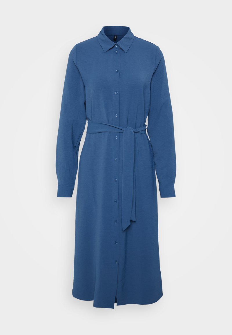 Blaues Hemdblusenkleid mit langen Ärmeln, Kragen, Knopfverschluss vorne und einem passenden Gürtel in der Taille, aus einem glatten Stoff gefertigt.
