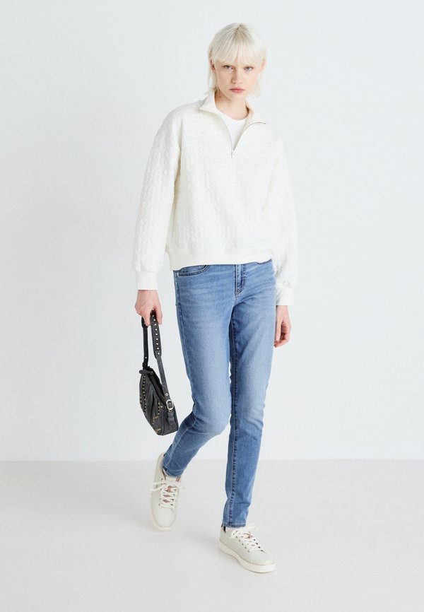 Levi's® 721® HIGH RISE SKINNY