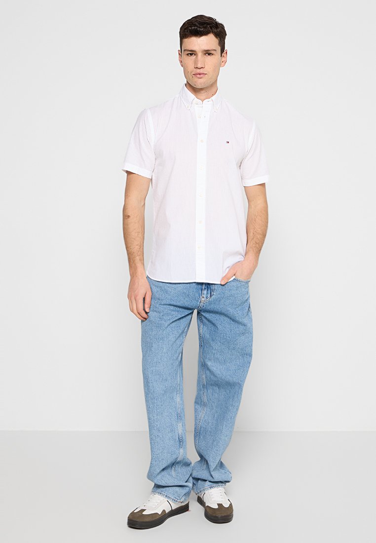 REGULAR FIT Media 3