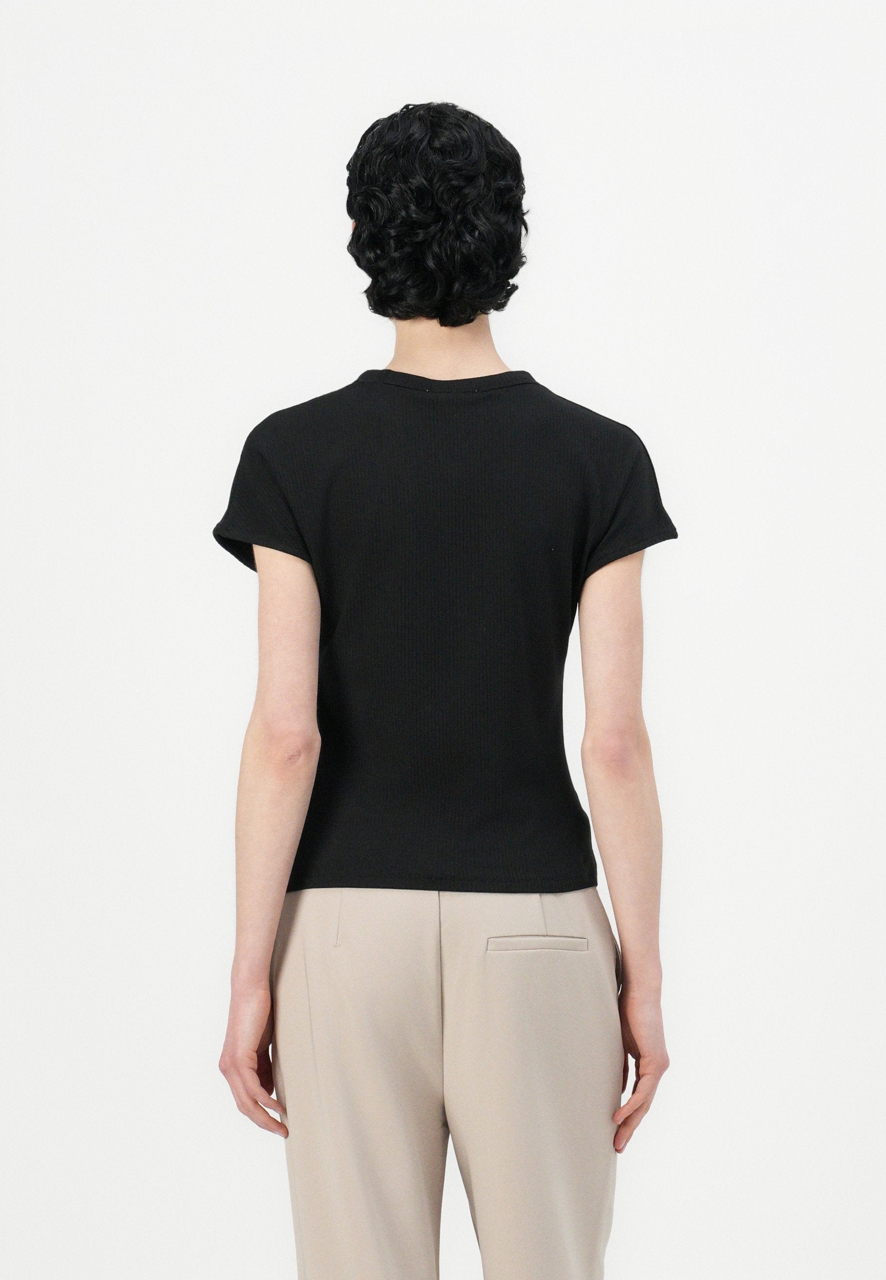 SLIM TEE Media 4