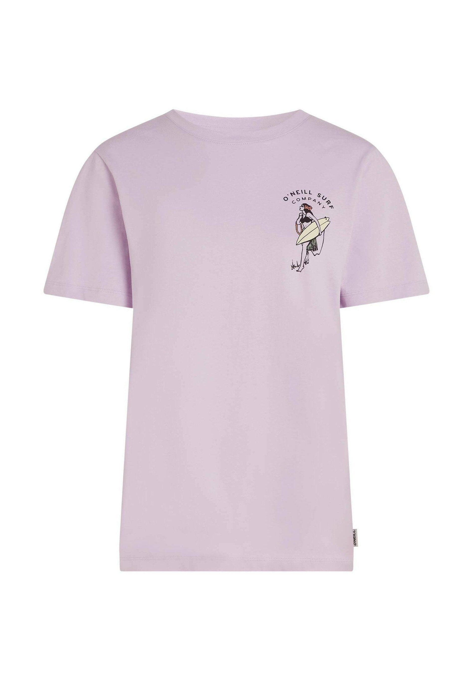 Fliederfarbenes Baumwoll-T-Shirt mit kurzen Ärmeln, auf der linken Brust mit einem grafischen Druck einer Figur, die ein Surfbrett hält, und einem Markenetikett am Saum.