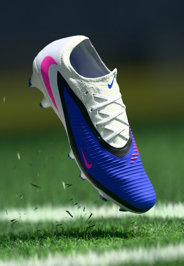 Nike Performance PHANTOM 6 LOW PRO FG UNISEX - Firm-ground football boots - racer blue/pink blast/white
