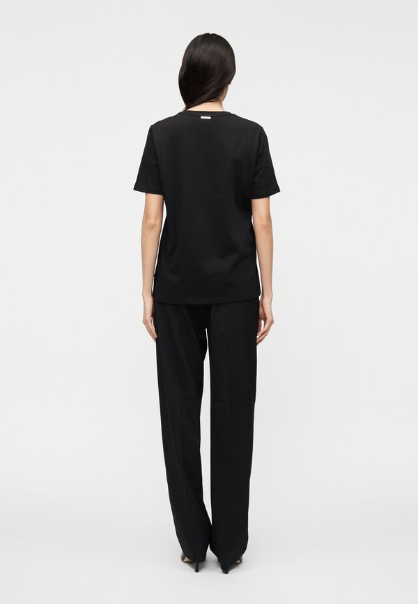 MICHAEL Michael Kors BOXY STUD TEE
