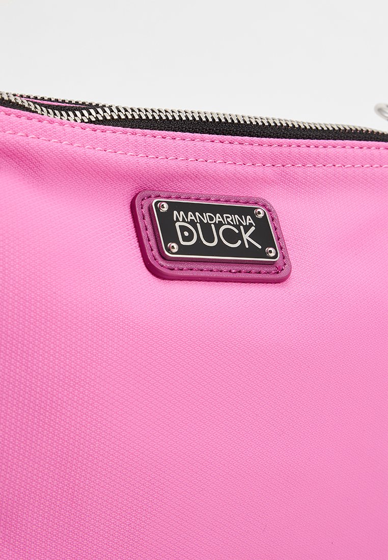 Mandarina Duck STYLE