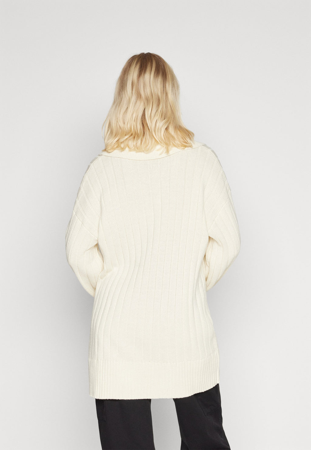 NA-KD OVERSIZED BUTTON DETAIL