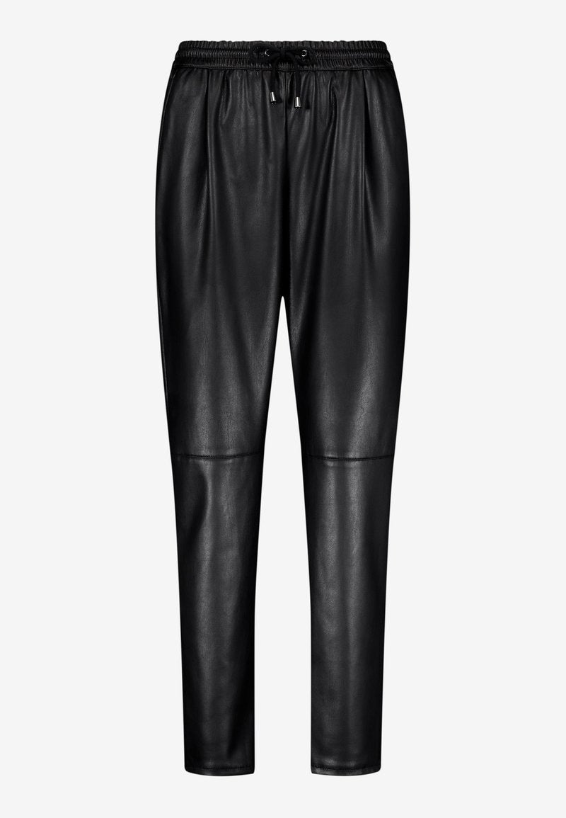 Schwarze Leder-Jogginghosen mit einem elastischen Bund, Kordelzugverschluss und schmal zulaufenden Beinen. Glatte Textur mit minimalen Nähten.