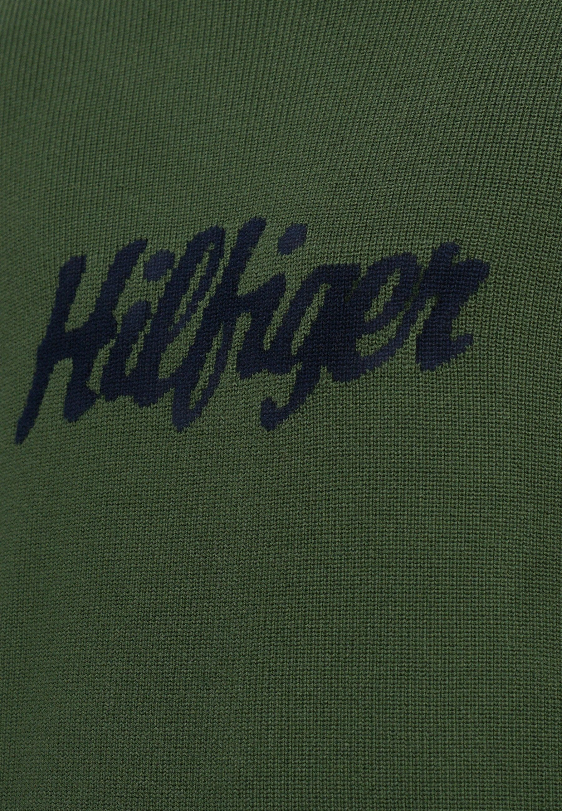 SEASONAL GRAPHIC C NECK Media 6