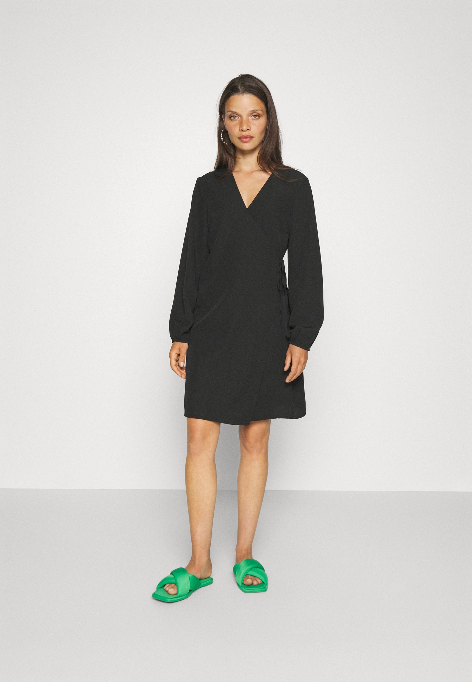 Pieces Petite PCNESSA WRAP DRESS