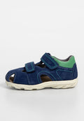 Blaue Wildledersandalen mit Ausschnitten, grünen Akzenten und doppelten Klettverschlüssen. Leichte, strukturierte Sohle mit weißen Details.
