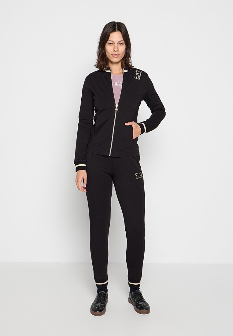 EA7 Emporio Armani Trainingsanzug Media 1