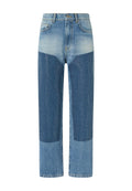 Jeans aus Denim mit einer hellblauen Waschung und dunkleren gepatchten Paneelen, die ein gepunktetes Muster aufweisen. Gerade Beinform mit Five-Pocket-Design.