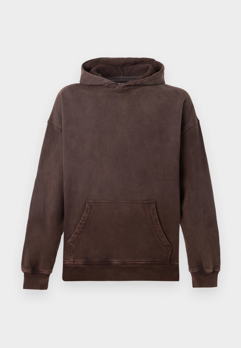 Brauner Kapuzenpullover aus Baumwolle mit Kängurutasche auf der Vorderseite, gerippten Bündchen und lockerem Schnitt.