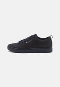 Marineblaues Wildleder-Sneaker mit glatter Textur, runder Zehenpartie, dunkler Gummisohle und passenden Schnürsenkeln. Mit "PS Paul Smith" Branding an der Seite.