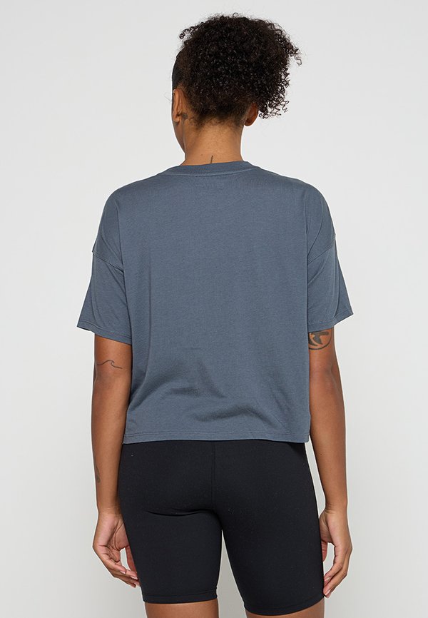 DKNY Sport