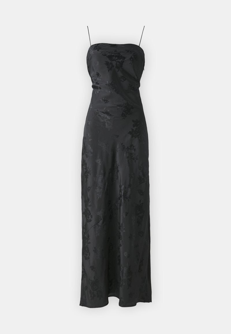 Schwarzes Satinkleid mit dünnen Trägern, einem taillierten Oberteil und einem bodenlangen Design mit einem dezenten Blumenmuster. Glatte Textur.