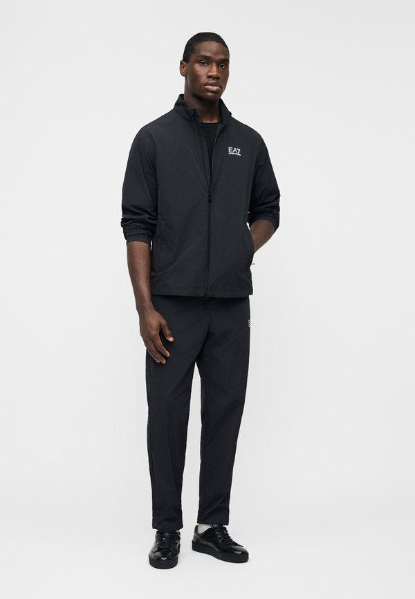 EA7 Emporio Armani TRAIN CORE SUIT SET