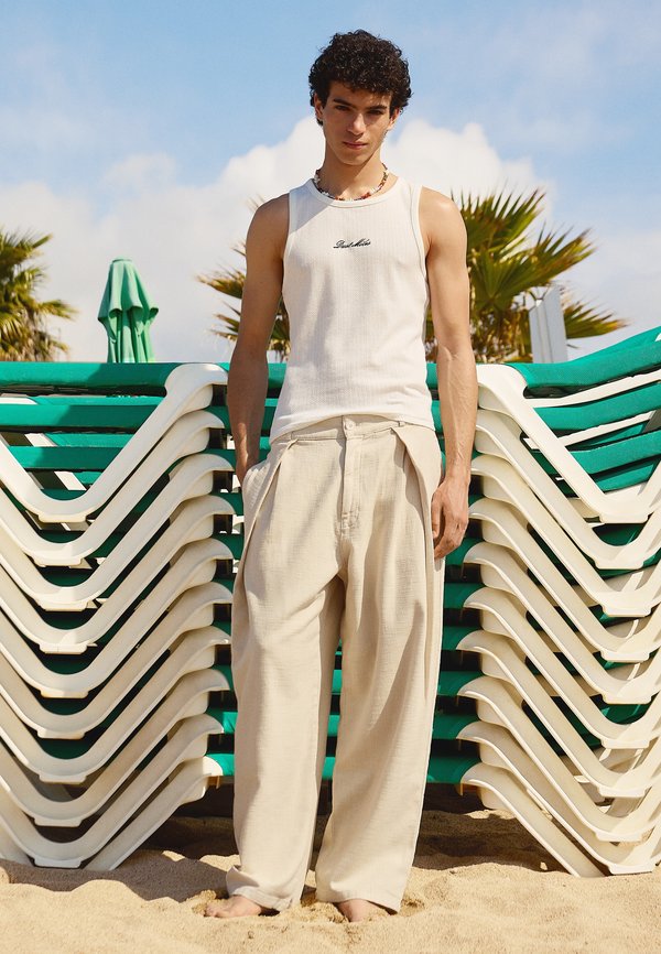 Bershka Trousers - sand
