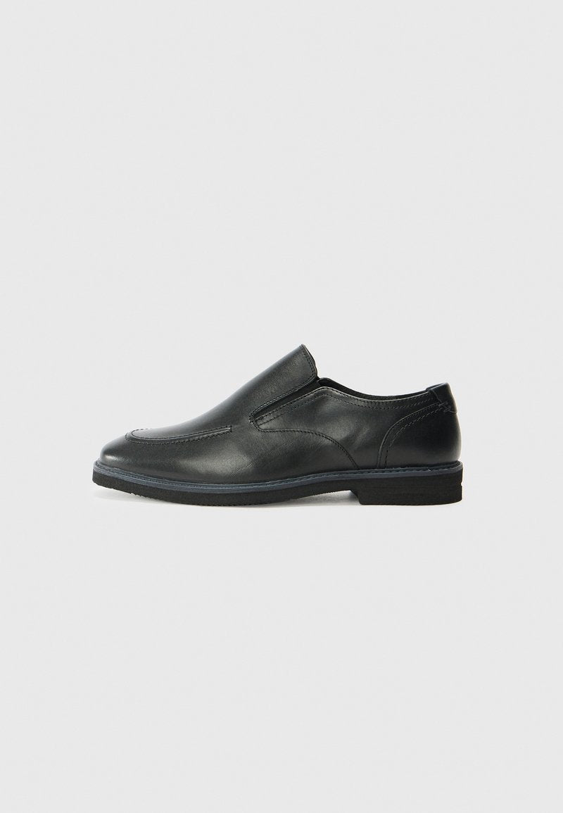 Pier One Slipper Media 1