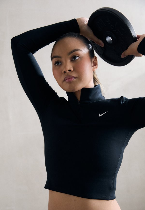 Nike Performance ONE - Long sleeved top - black/white