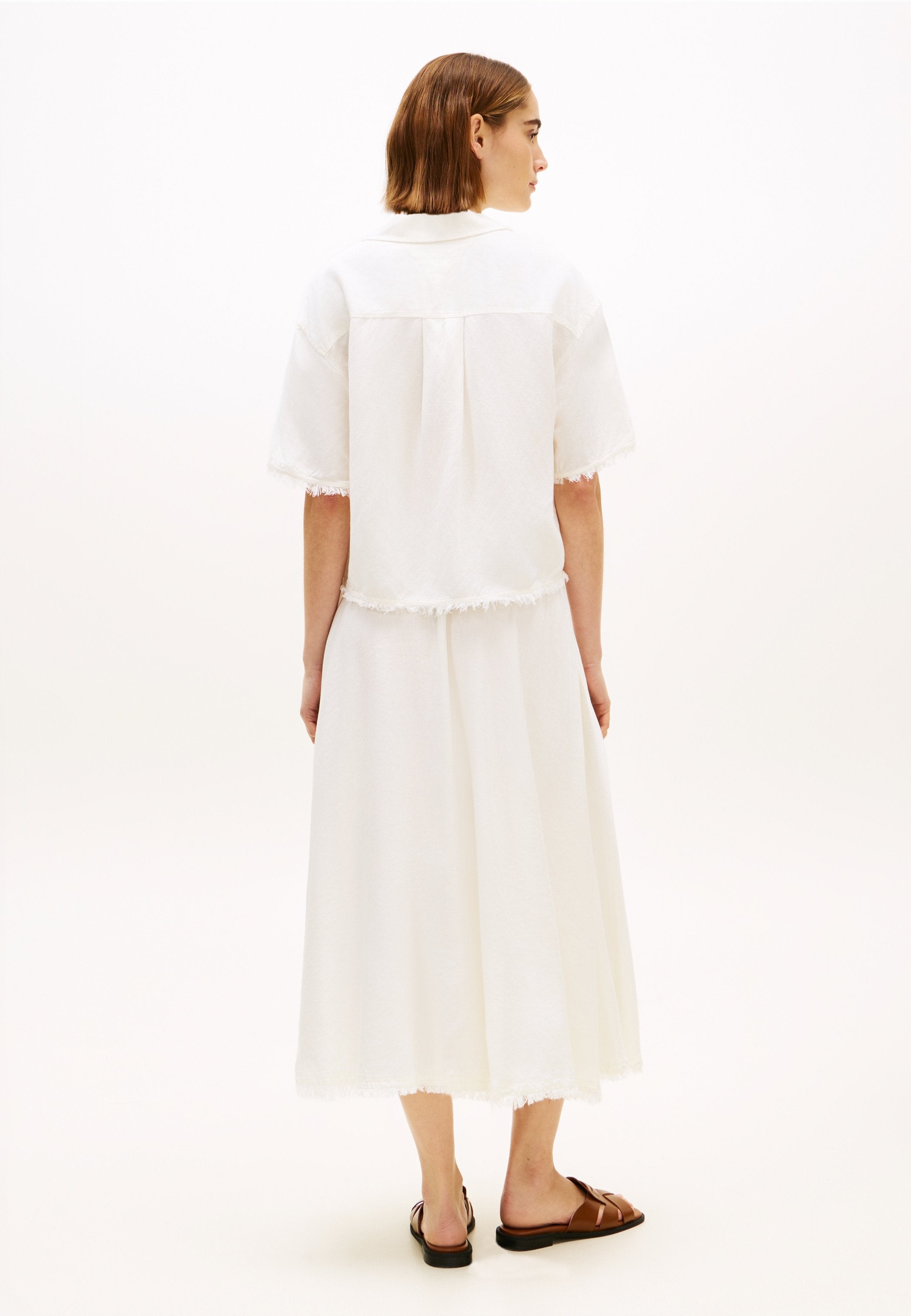 RELAXED FIT FRAYED LINEN BLEND SHIRT Media 4